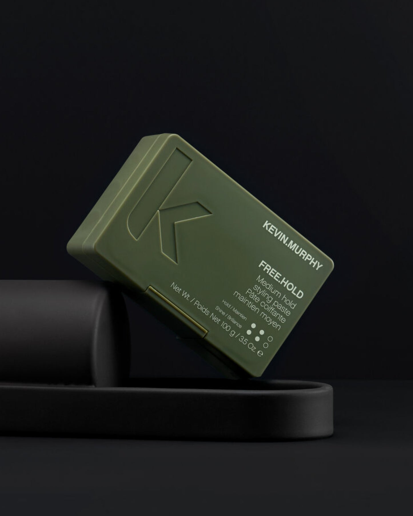 Kevin Murphy – FREE.HOLD Pasta stylizująca o średnim chwycie i naturalnym połysku